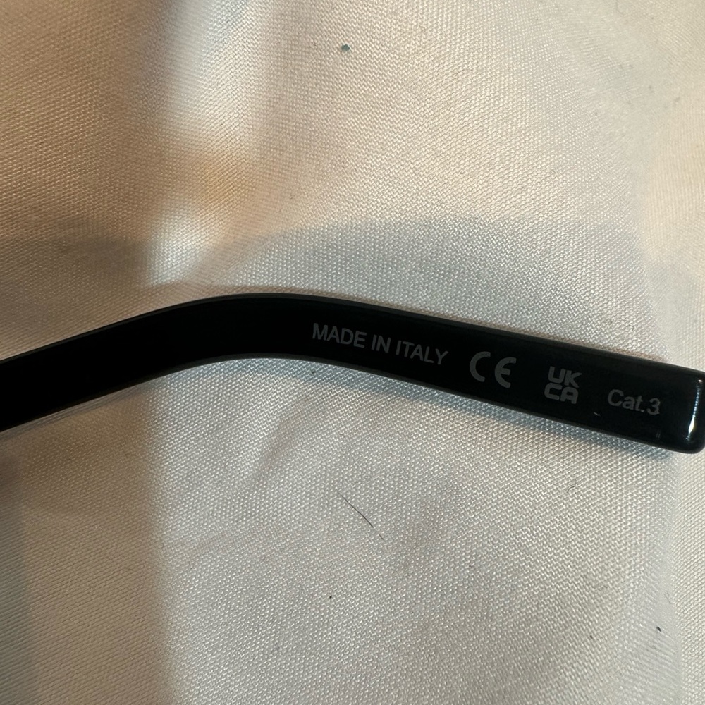 Men’s Saint Laurent sunglasses - Picture 6 of 12